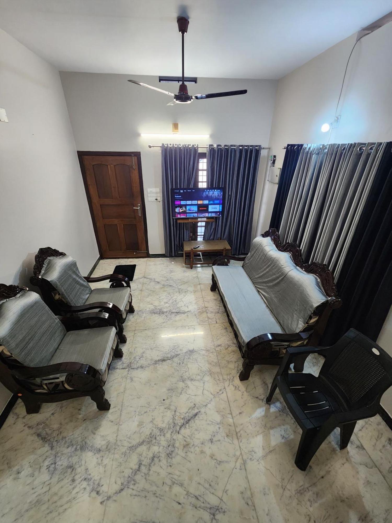Budget Home Коччи Экстерьер фото